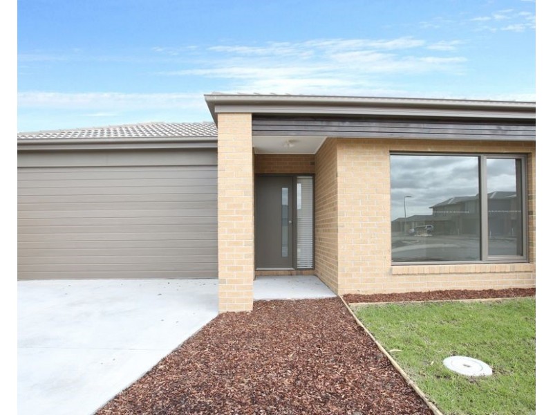 100 Fiorelli Blvd, Cranbourne East VIC 3977