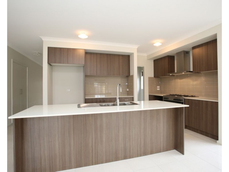 100 Fiorelli Blvd, Cranbourne East VIC 3977