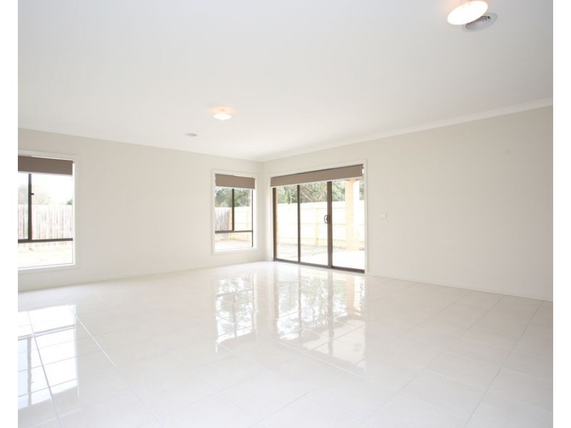 100 Fiorelli Blvd, Cranbourne East VIC 3977