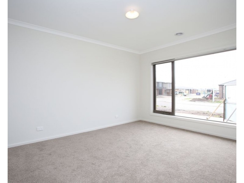 100 Fiorelli Blvd, Cranbourne East VIC 3977