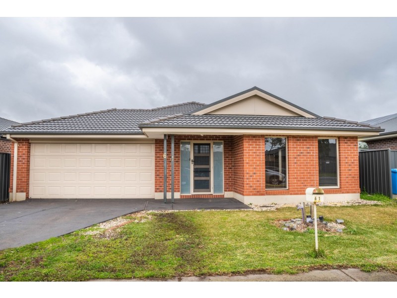 61 Atlas Drive, Cranbourne West VIC 3977