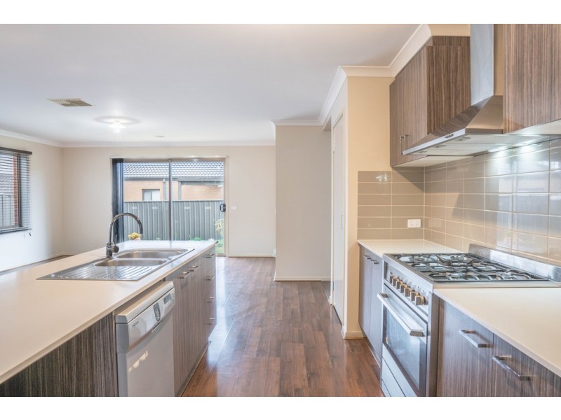 61 Atlas Drive, Cranbourne West VIC 3977