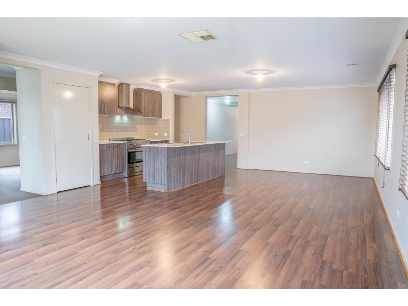 61 Atlas Drive, Cranbourne West VIC 3977