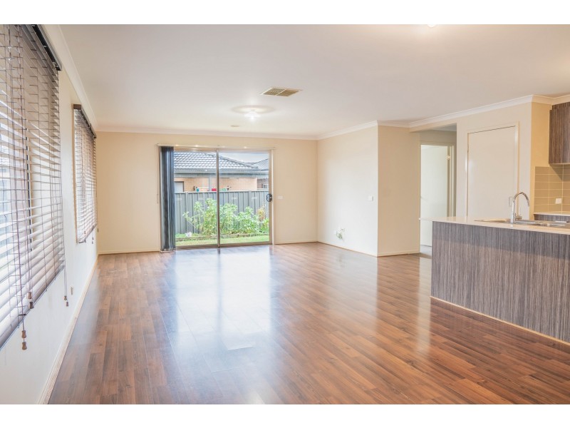 61 Atlas Drive, Cranbourne West VIC 3977