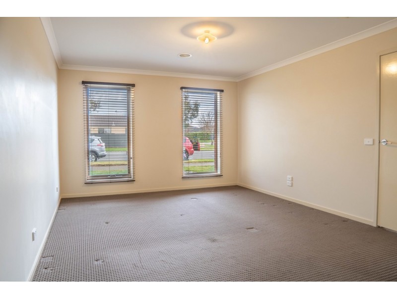 61 Atlas Drive, Cranbourne West VIC 3977