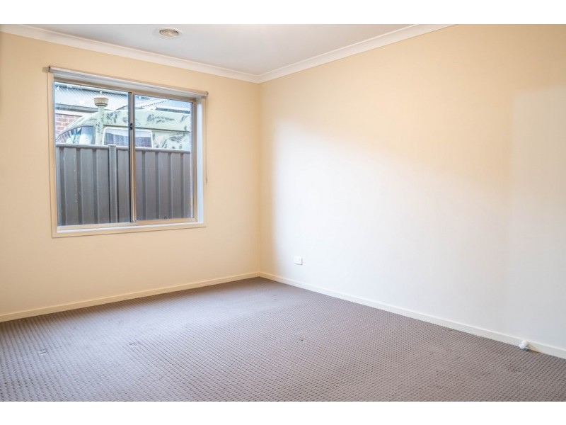 61 Atlas Drive, Cranbourne West VIC 3977