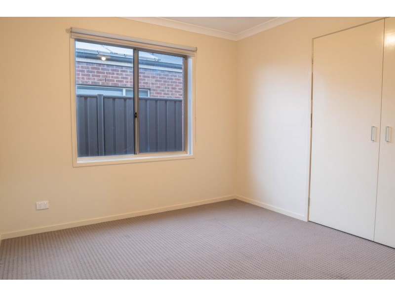 61 Atlas Drive, Cranbourne West VIC 3977