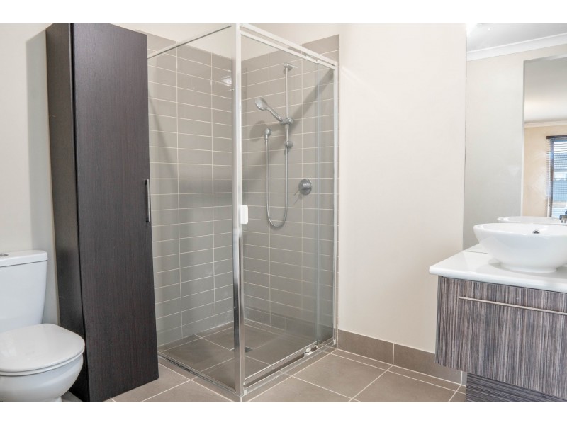 61 Atlas Drive, Cranbourne West VIC 3977