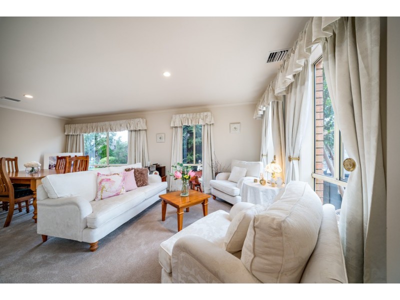 6 Elk Turn, Cranbourne VIC 3977