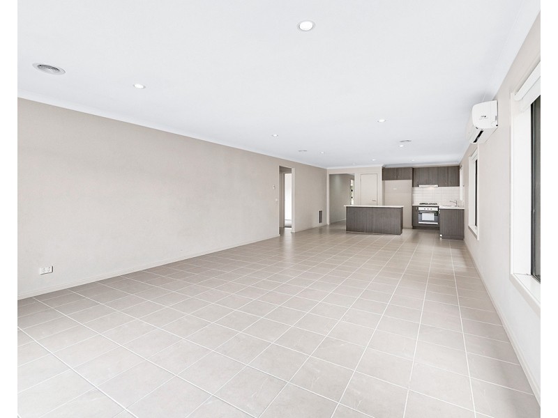 19 Markbeech Crescent, Officer VIC 3809