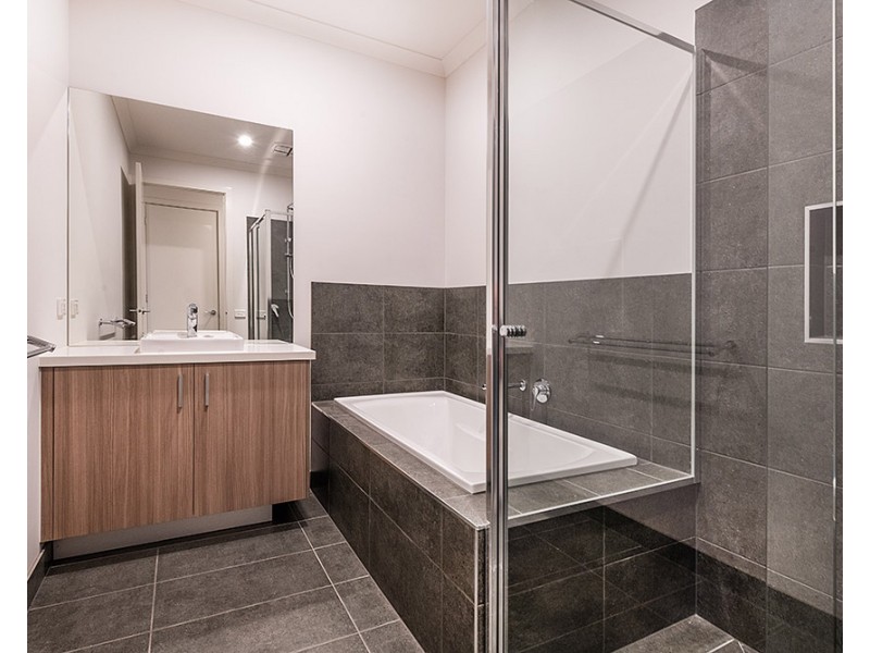 33 (Lot 25) Savoy Grove, Cranbourne North VIC 3977