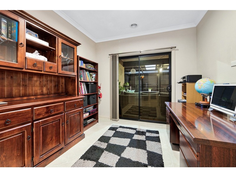 26 Hackney Circuit, Clyde North VIC 3978