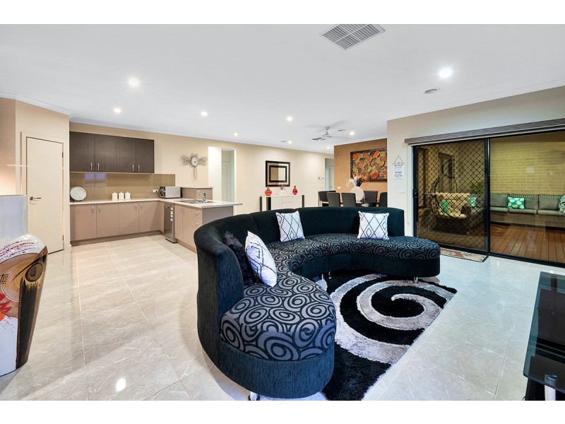 26 Hackney Circuit, Clyde North VIC 3978