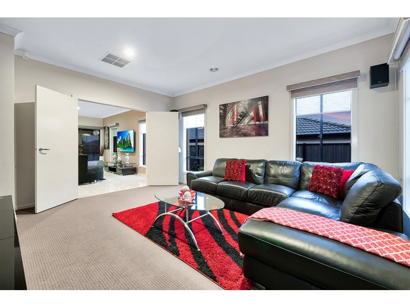 26 Hackney Circuit, Clyde North VIC 3978