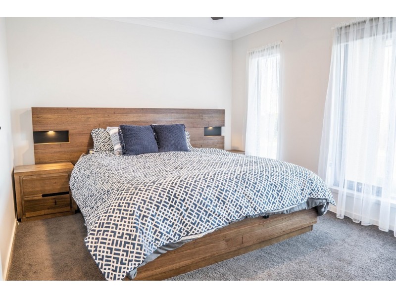 11 Grattan Street, Clyde VIC 3978