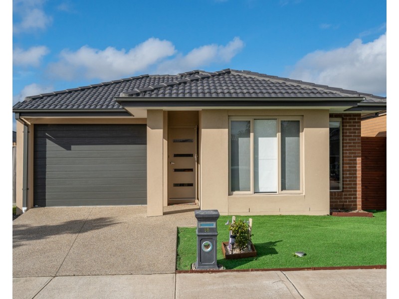 18 Simon Avenue, Officer VIC 3809
