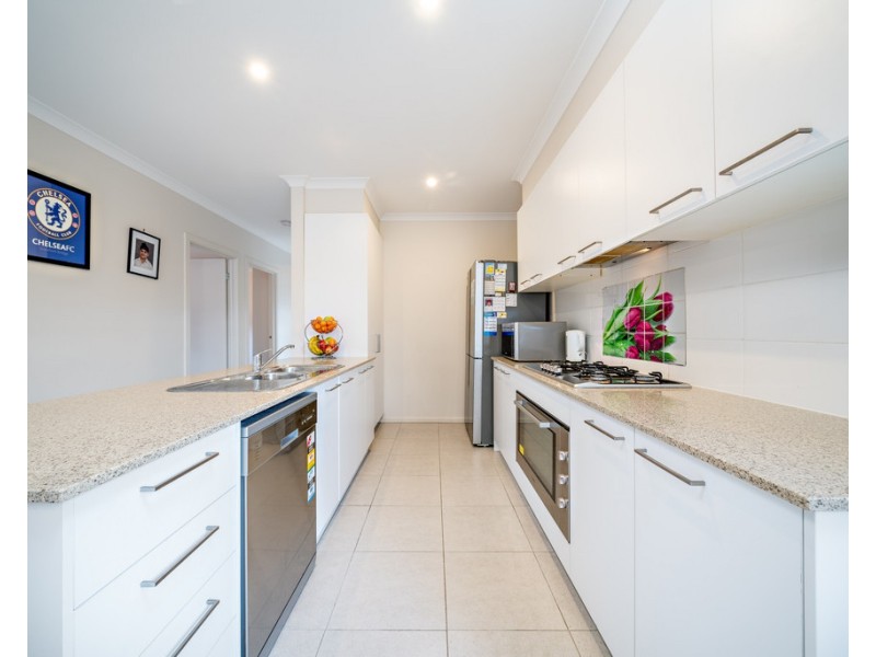 18 Simon Avenue, Officer VIC 3809