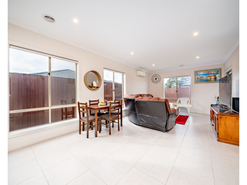 18 Simon Avenue, Officer VIC 3809