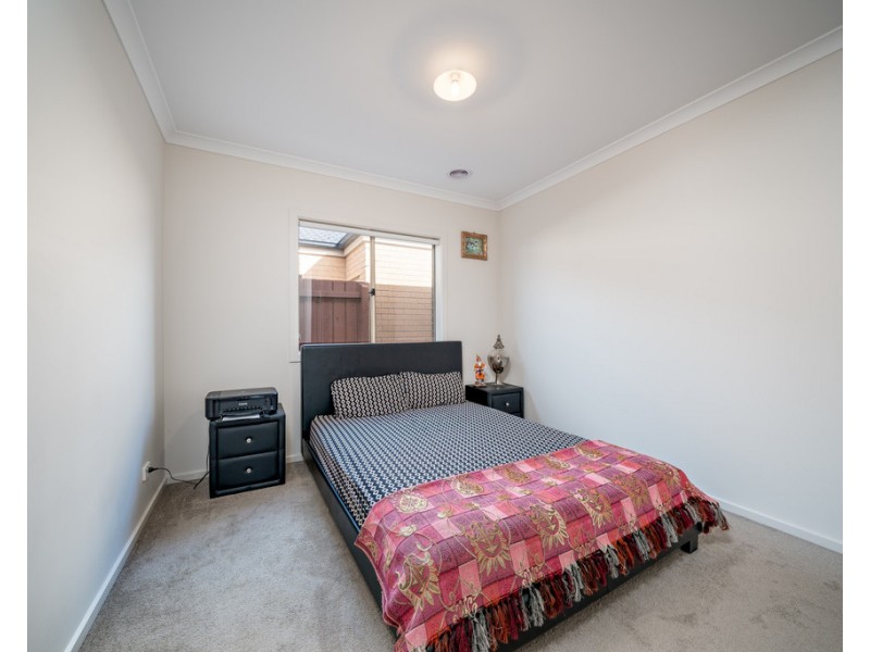 18 Simon Avenue, Officer VIC 3809