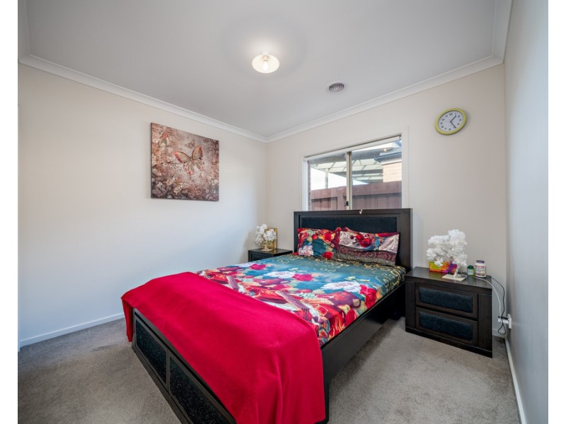 18 Simon Avenue, Officer VIC 3809