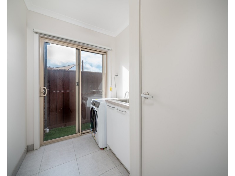 18 Simon Avenue, Officer VIC 3809