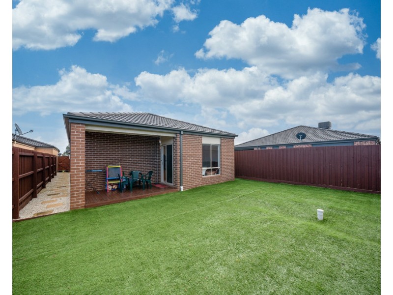 18 Simon Avenue, Officer VIC 3809