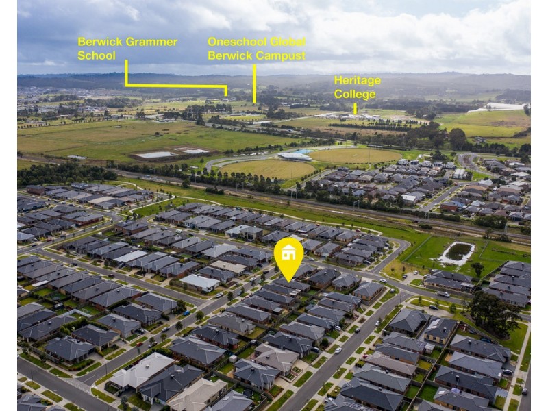 18 Simon Avenue, Officer VIC 3809