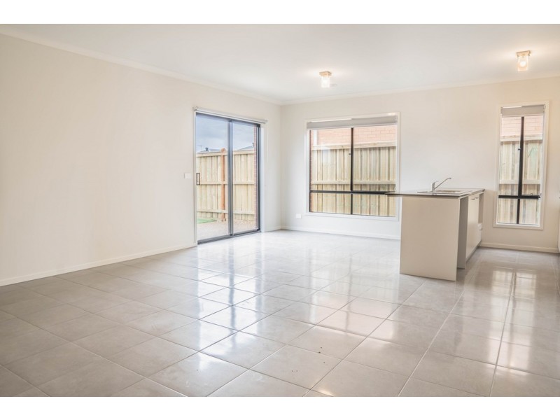 110 Ceduna Road, Clyde North VIC 3978