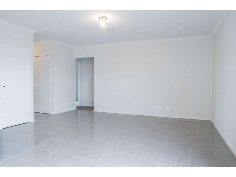 110 Ceduna Road, Clyde North VIC 3978