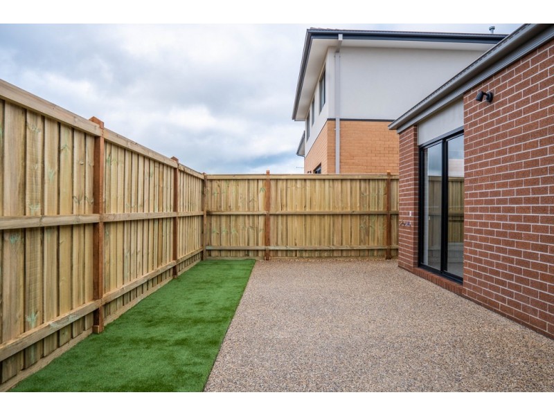 110 Ceduna Road, Clyde North VIC 3978