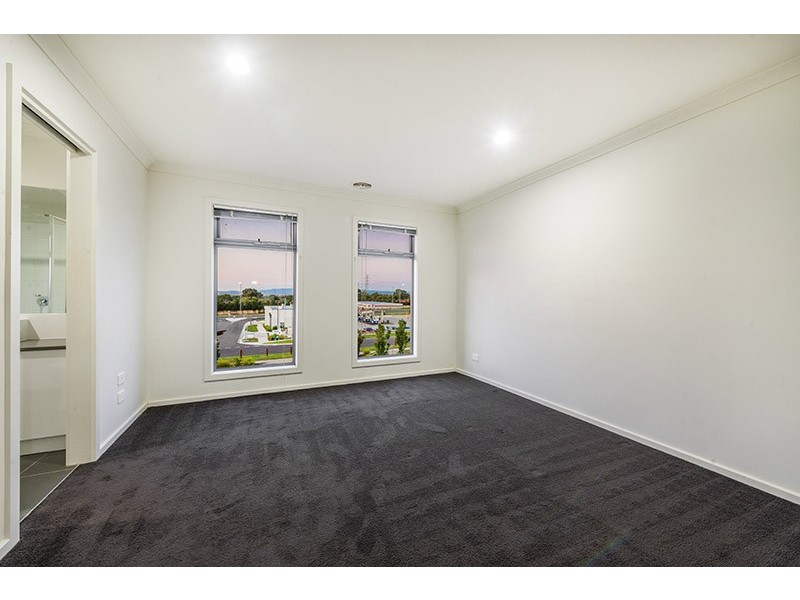 5 Jockey Lane, Cranbourne VIC 3977