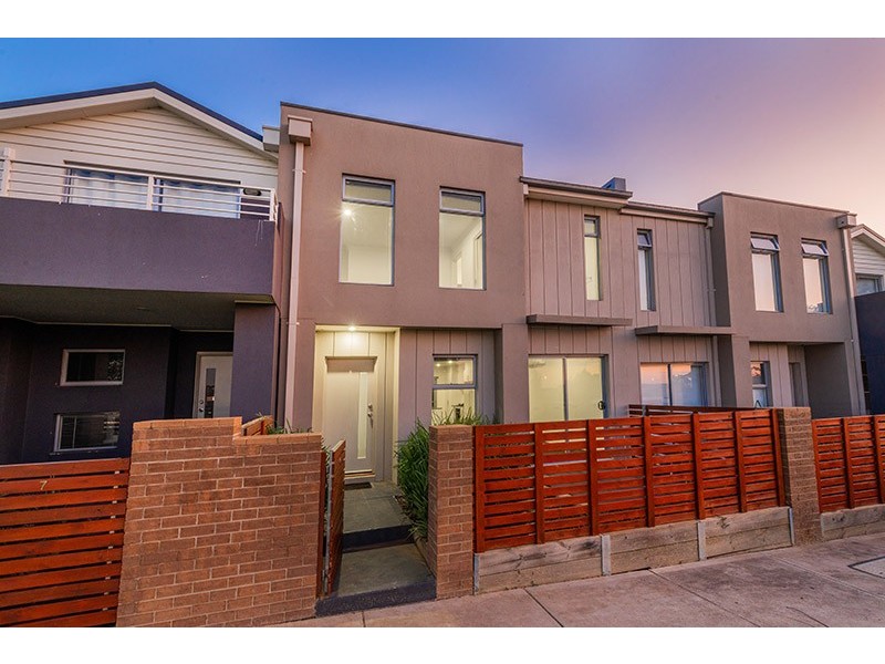 5 Jockey Lane, Cranbourne VIC 3977