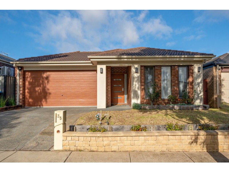35 Hackney Circuit, Clyde North VIC 3978