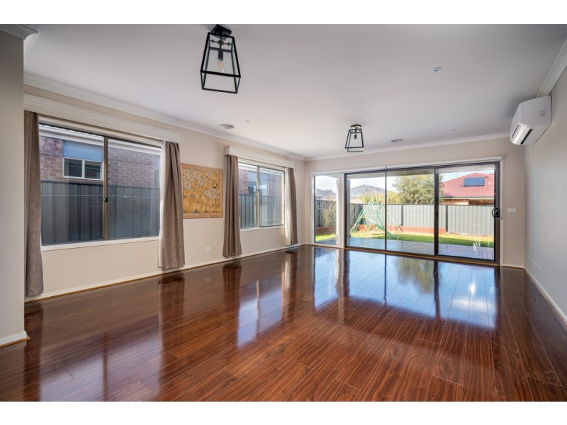 35 Hackney Circuit, Clyde North VIC 3978