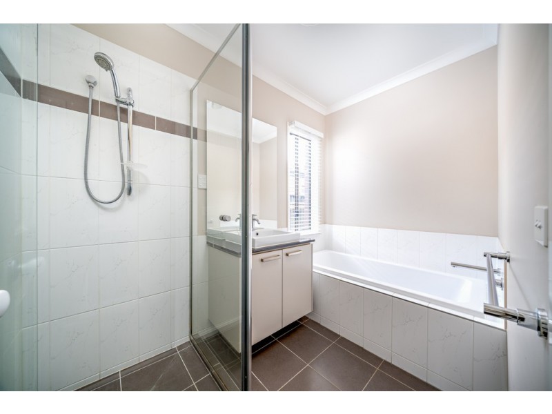 35 Hackney Circuit, Clyde North VIC 3978