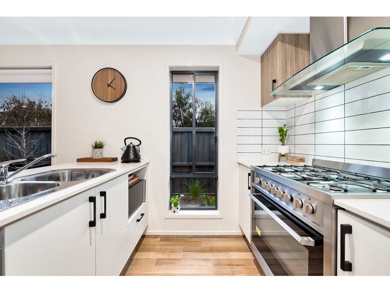 9 Kamona Street, Clyde VIC 3978