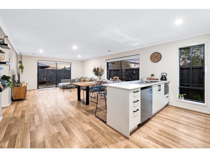 9 Kamona Street, Clyde VIC 3978