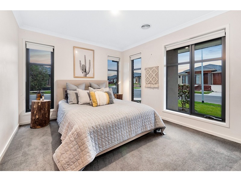 9 Kamona Street, Clyde VIC 3978