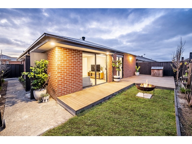 9 Kamona Street, Clyde VIC 3978