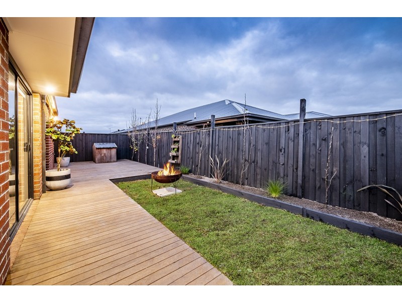 9 Kamona Street, Clyde VIC 3978