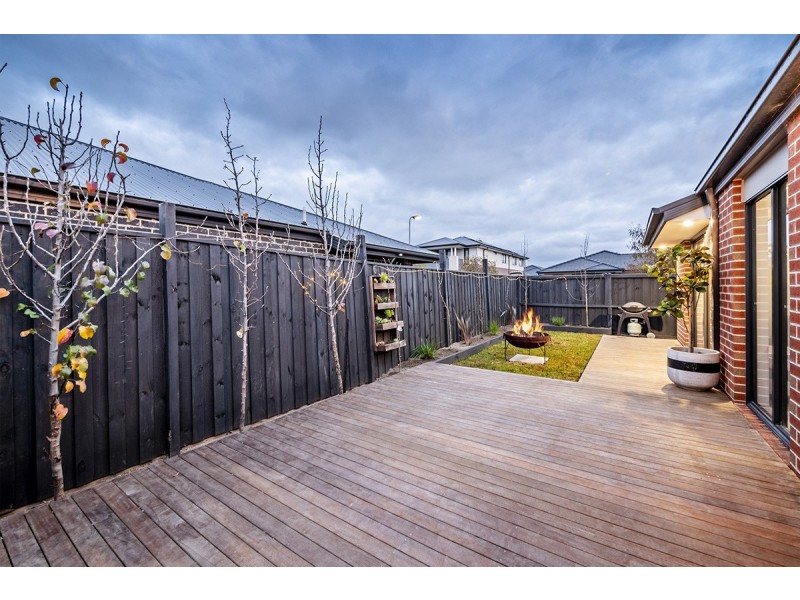 9 Kamona Street, Clyde VIC 3978