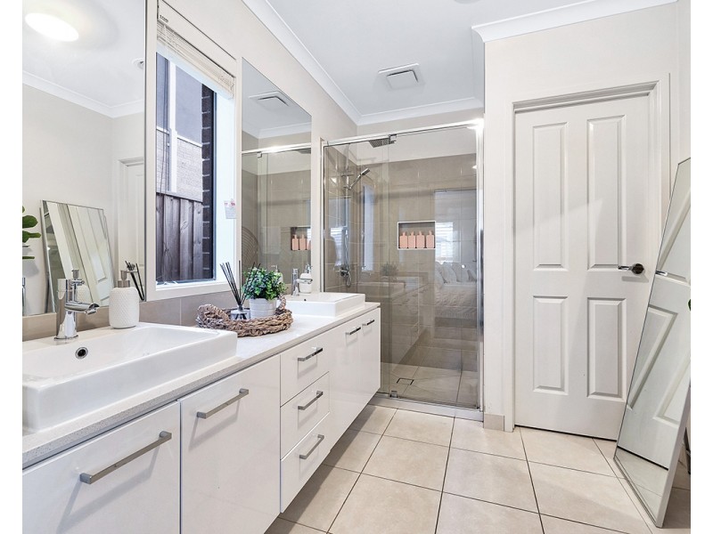 13 Gumview Road, Lyndhurst VIC 3975