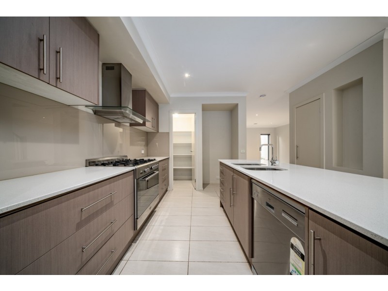 76 Mannavue Blvd, Cranbourne North VIC 3977