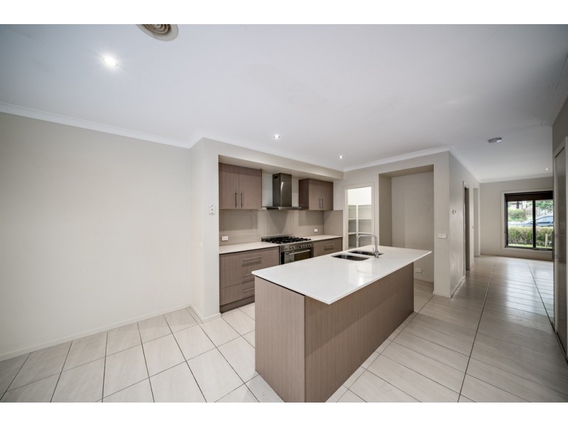 76 Mannavue Blvd, Cranbourne North VIC 3977