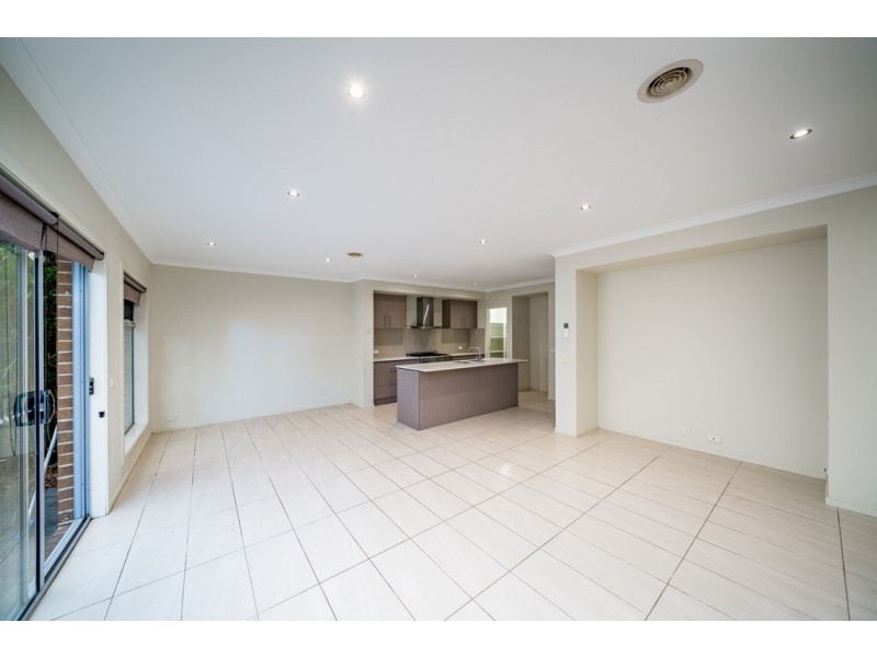 76 Mannavue Blvd, Cranbourne North VIC 3977