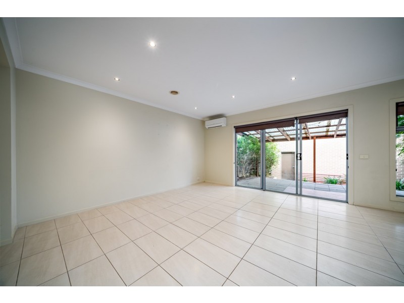 76 Mannavue Blvd, Cranbourne North VIC 3977