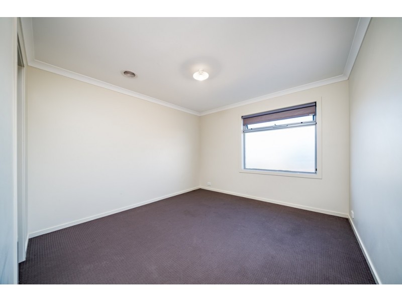 76 Mannavue Blvd, Cranbourne North VIC 3977