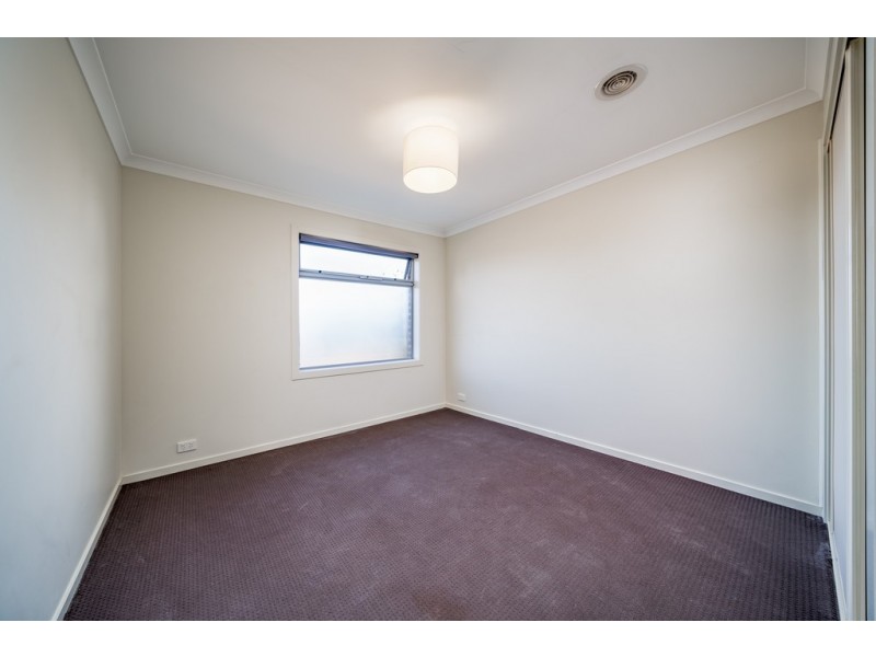 76 Mannavue Blvd, Cranbourne North VIC 3977