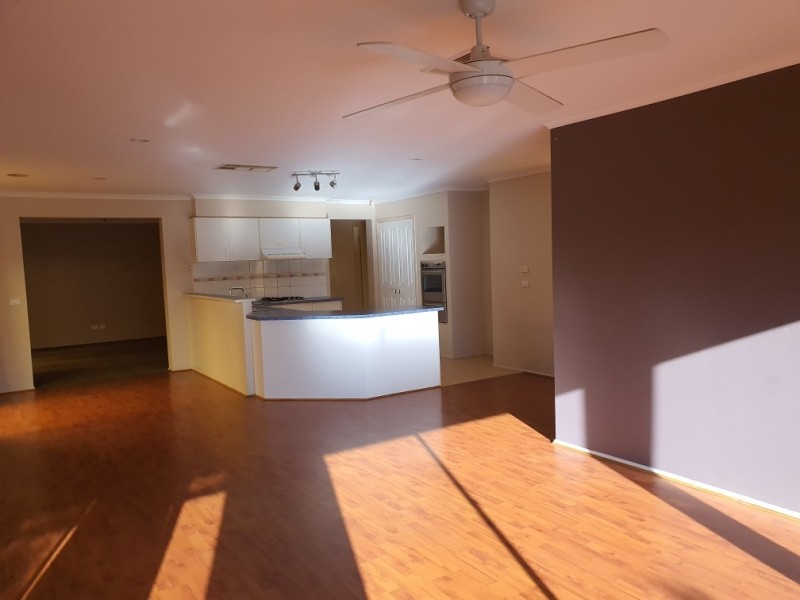 19 Mariner Close, Cranbourne North VIC 3977