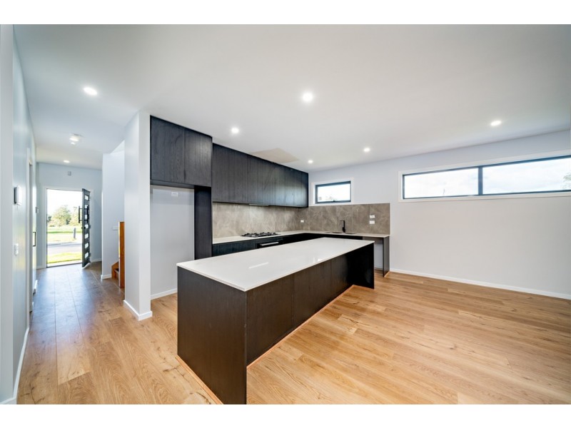 13 Fergus Lane, Cranbourne West VIC 3977